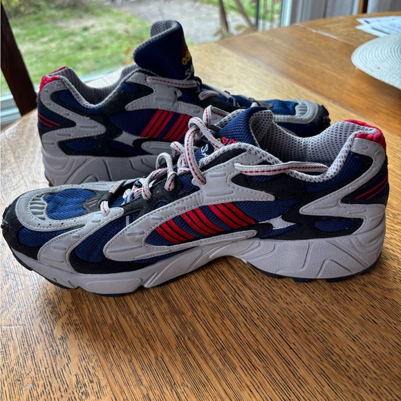 Men’s size 10.5 adidas Savage shoes. Original tag still on. Never worn - Picture 4 of 6